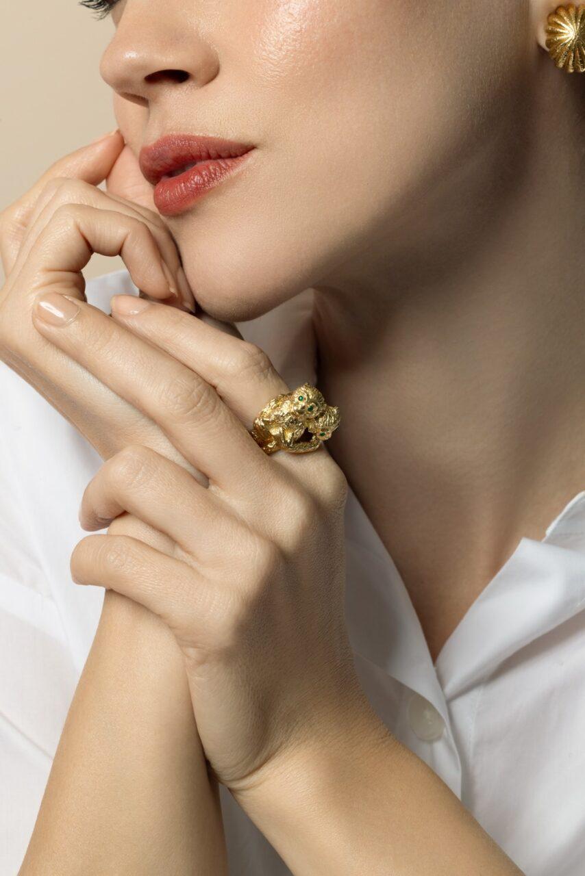 Emerald Hugging Mokeys Ring-YELLOW GOLD-JEWELRYFINE JEWELRING-DAVID WEBB